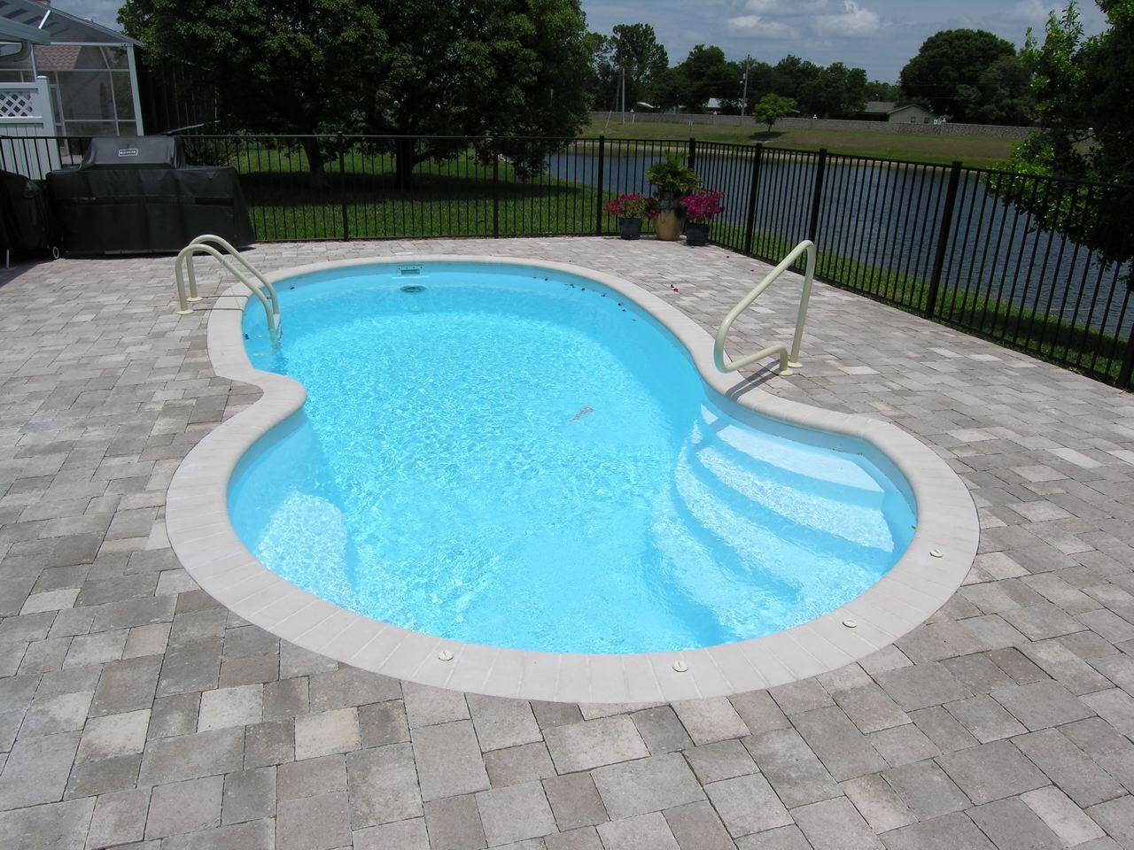 average price of a fiberglass pool